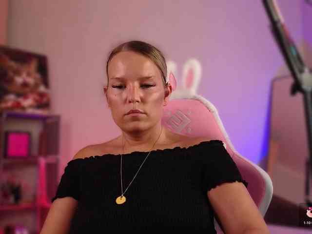 Findom_Lady_Shine webcam