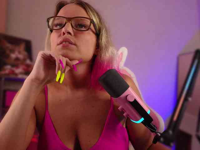 Findom_Lady_Shine webcam