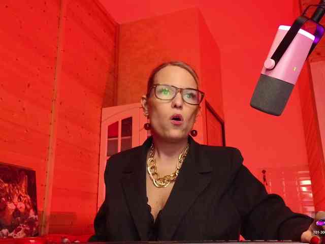 Findom_Lady_Shine webcam