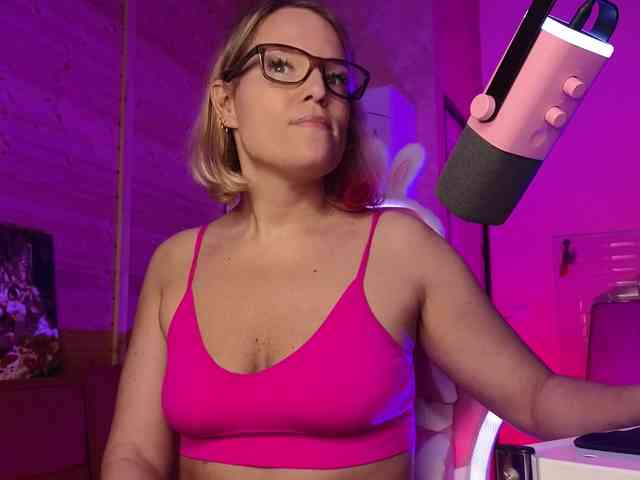 Findom_Lady_Shine webcam