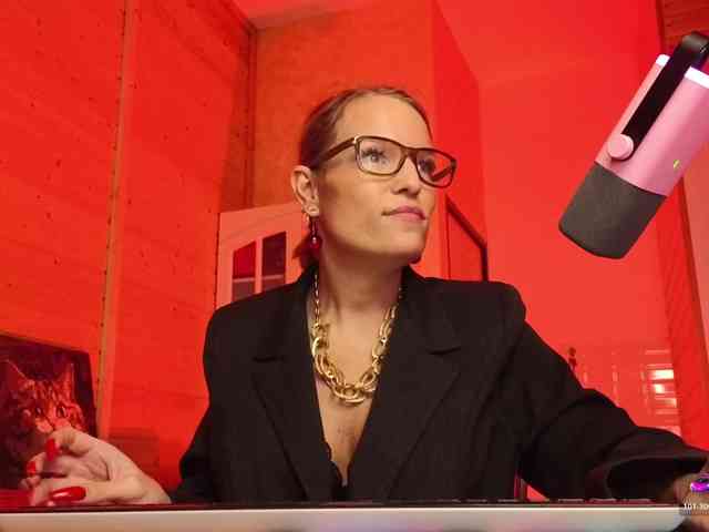 Findom_Lady_Shine webcam