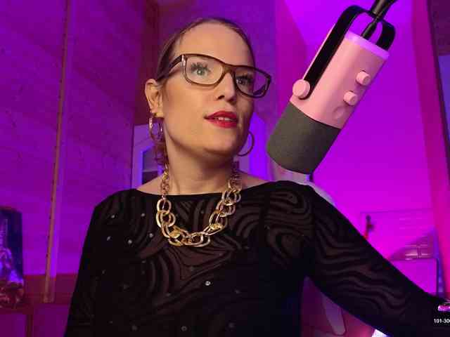Findom_Lady_Shine webcam