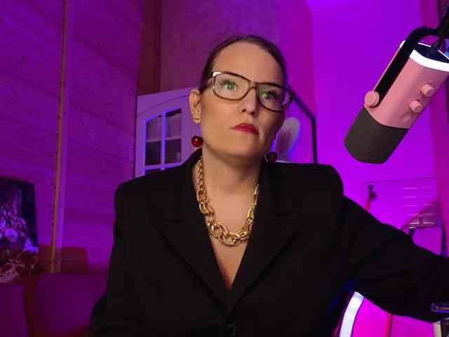 Findom_Lady_Shine webcam