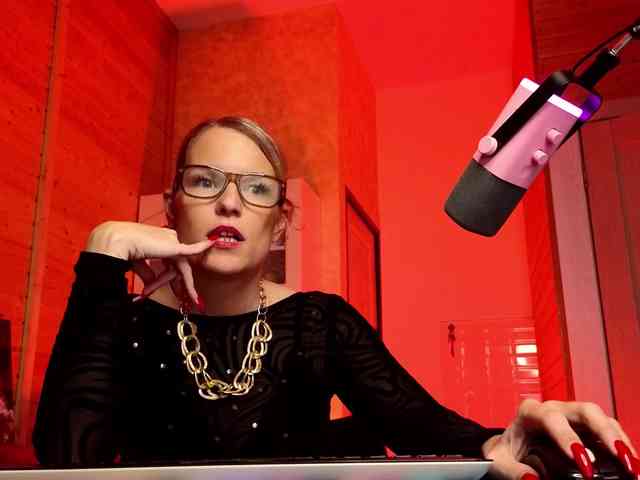 Findom_Lady_Shine webcam