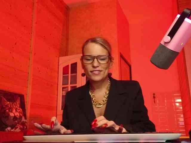 Findom_Lady_Shine webcam