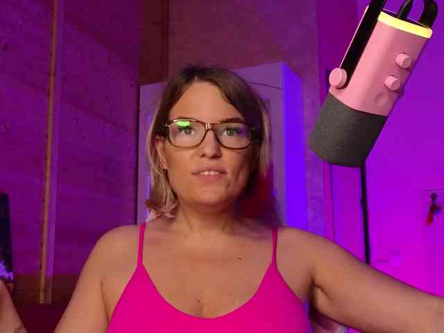 Findom_Lady_Shine webcam