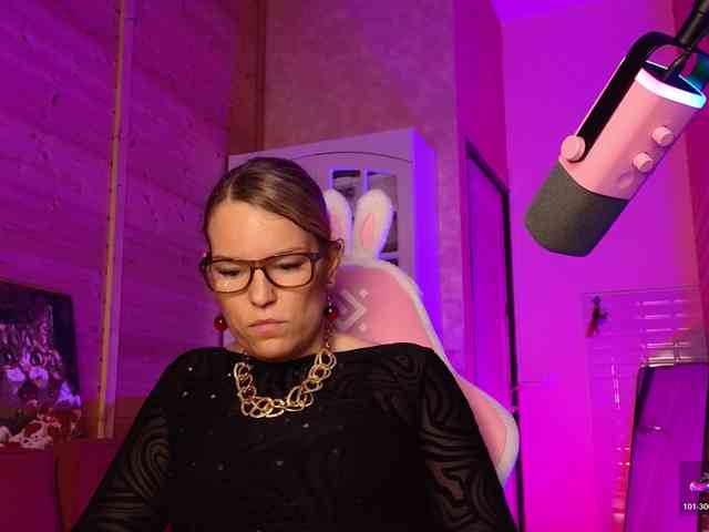 Findom_Lady_Shine webcam