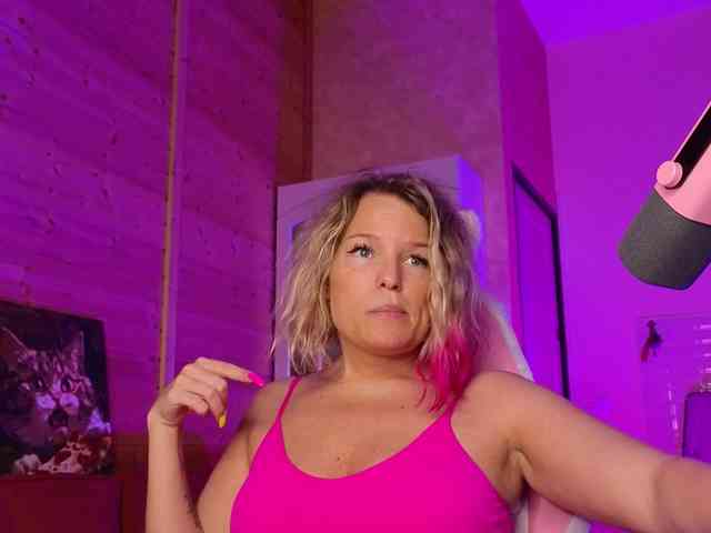 Findom_Lady_Shine webcam