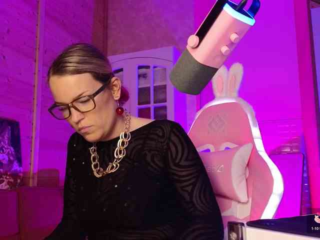 sweeteve050 Live Webcam on BongaCams