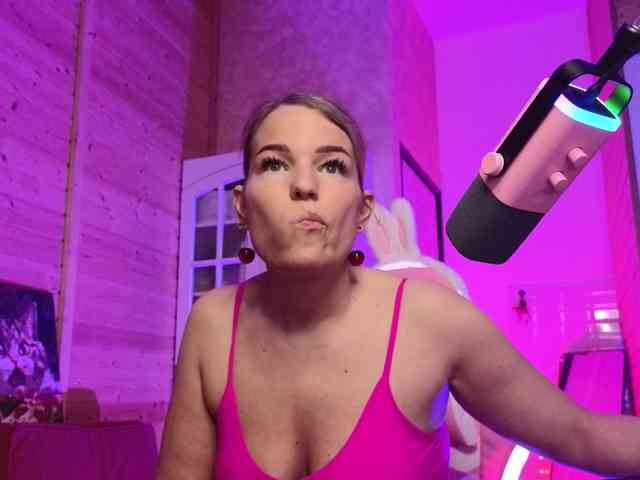 Findom_Lady_Shine webcam