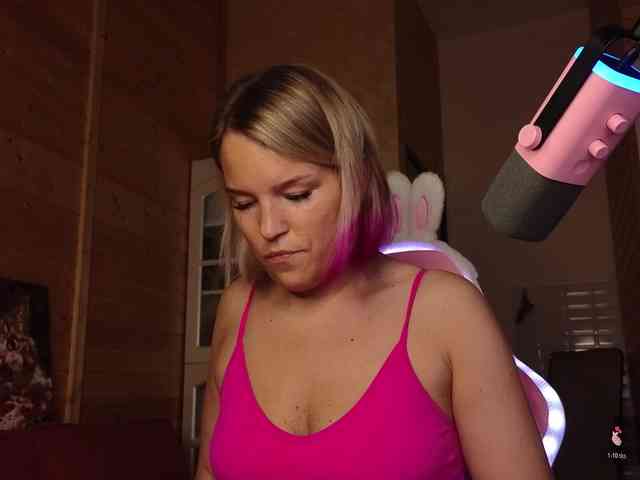 Findom_Lady_Shine webcam