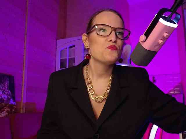 sweeteve050 Live Webcam on BongaCams