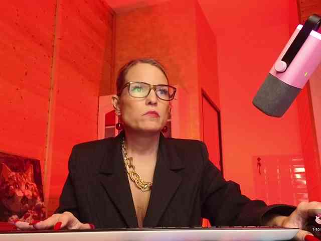 Findom_Lady_Shine webcam