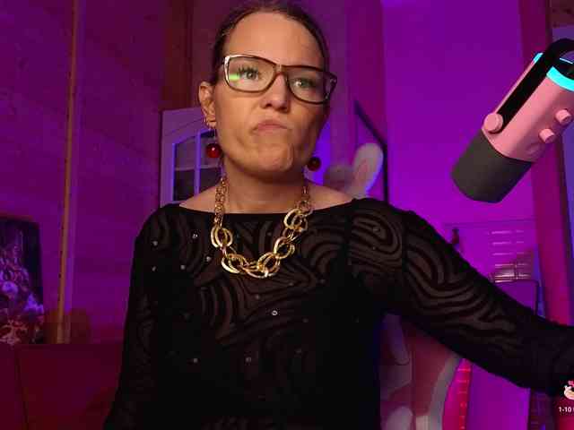 Findom_Lady_Shine webcam