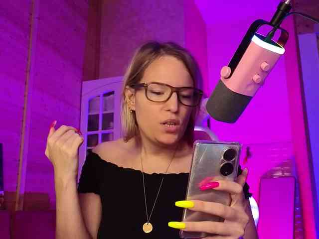 Findom_Lady_Shine webcam