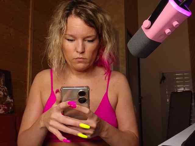 Findom_Lady_Shine webcam