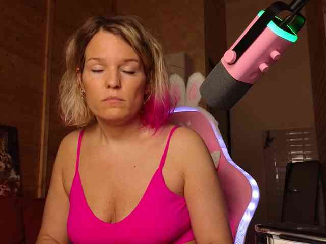 Findom_Lady_Shine webcam