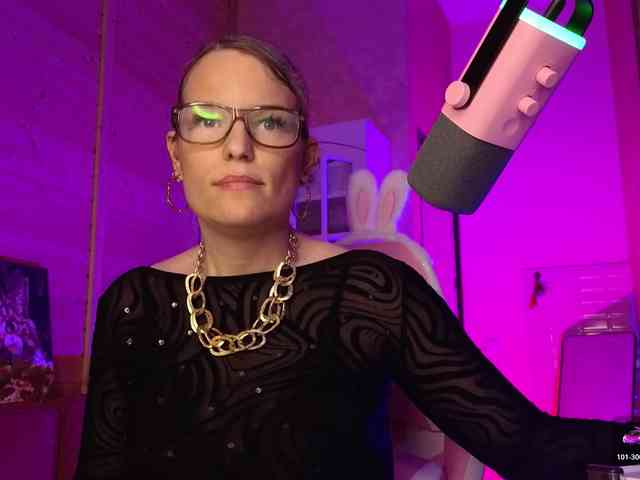 Findom_Lady_Shine webcam