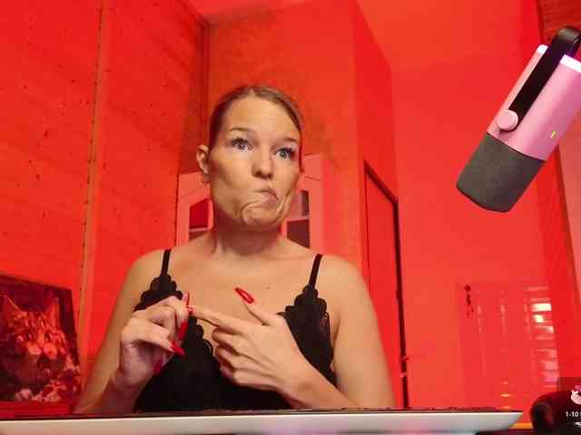 Findom_Lady_Shine webcam