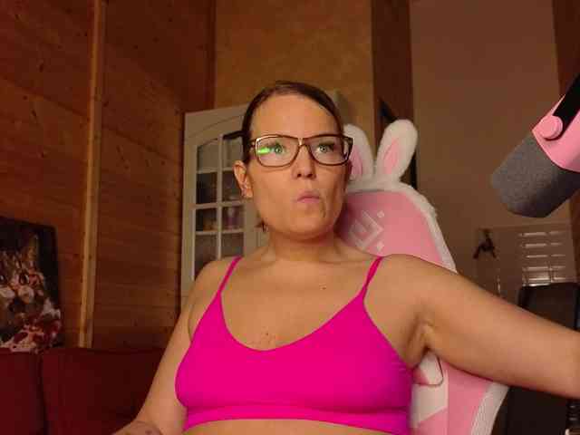 Findom_Lady_Shine webcam