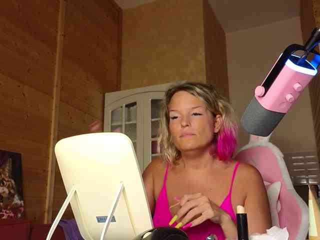 Findom_Lady_Shine webcam