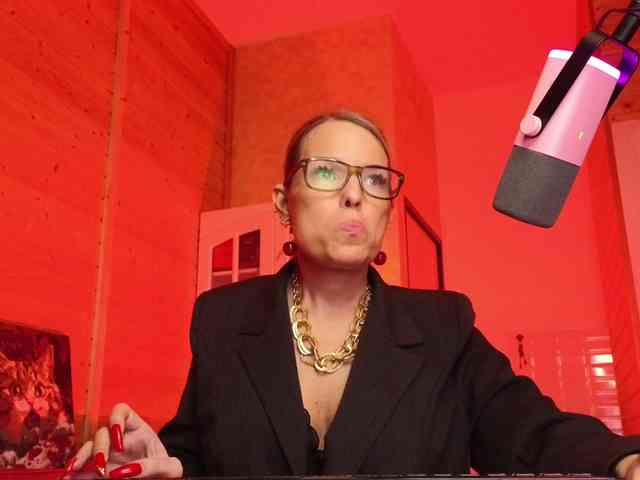 Findom_Lady_Shine webcam