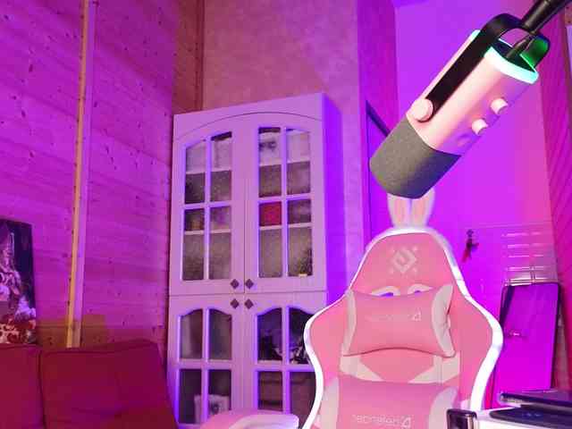 Findom_Lady_Shine webcam