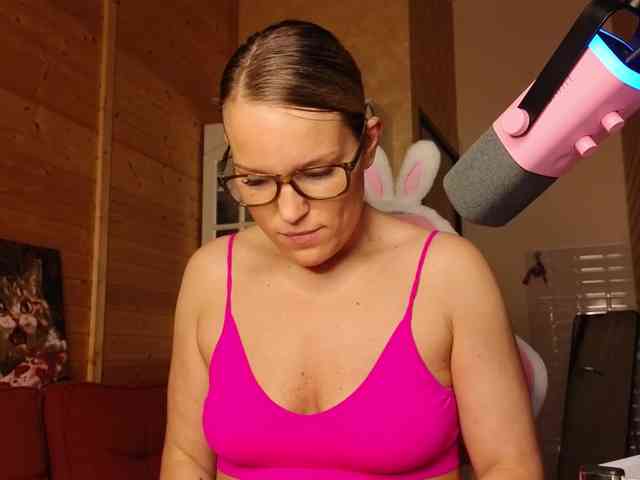 Findom_Lady_Shine webcam