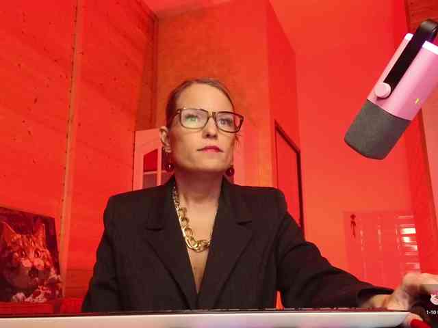 sweeteve050 Live Webcam on BongaCams