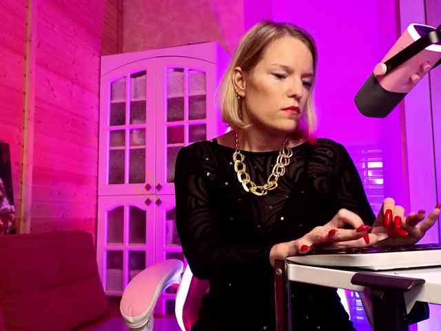 Findom_Lady_Shine webcam