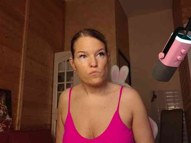 Findom_Lady_Shine webcam