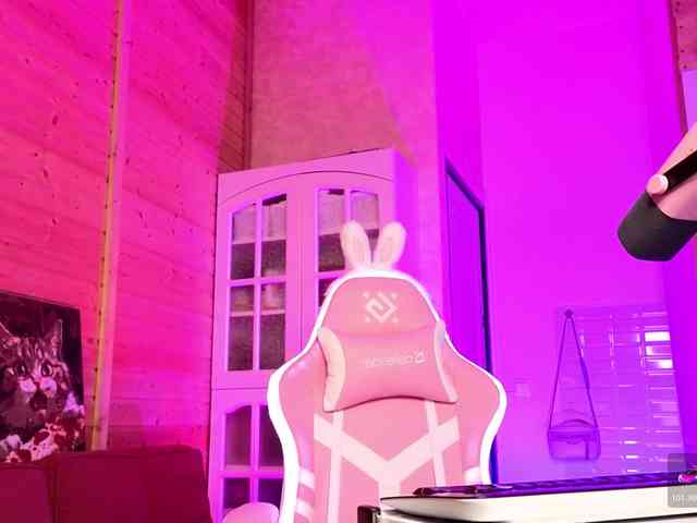 Findom_Lady_Shine webcam