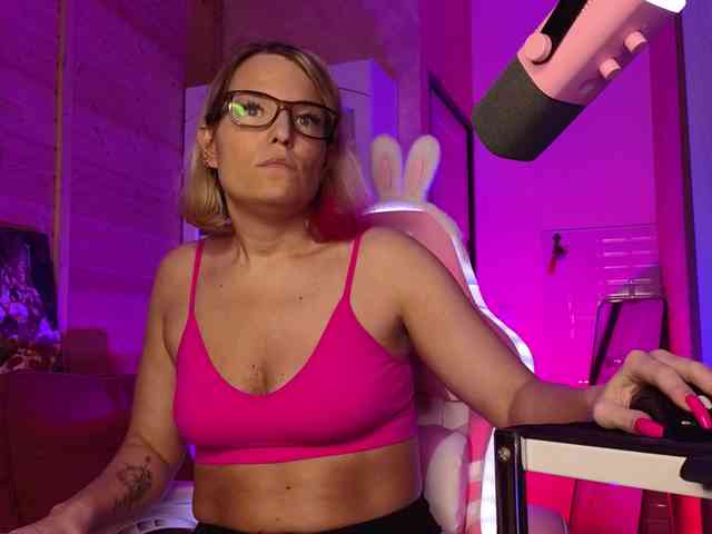 Findom_Lady_Shine webcam
