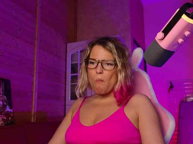 Findom_Lady_Shine webcam