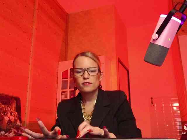 Findom_Lady_Shine webcam