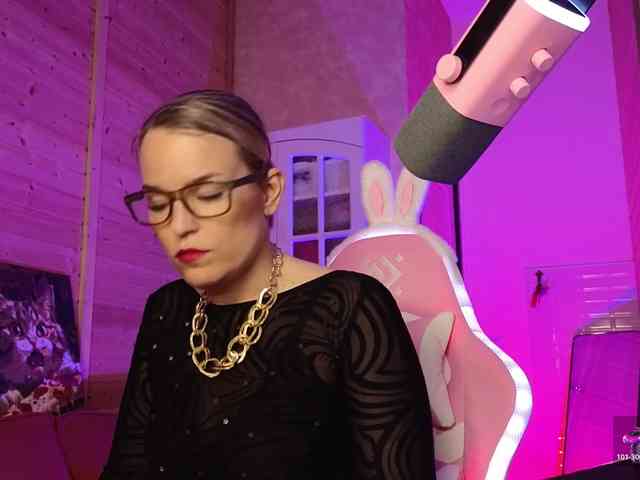 Findom_Lady_Shine webcam