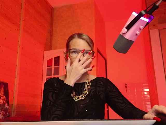 Findom_Lady_Shine webcam