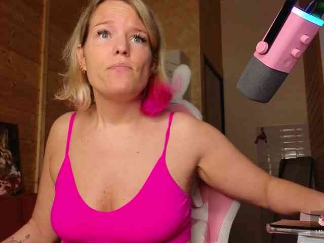 Findom_Lady_Shine webcam