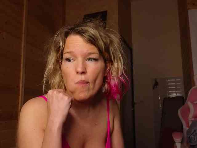Findom_Lady_Shine webcam