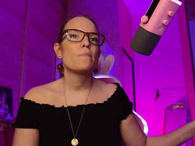 Findom_Lady_Shine webcam