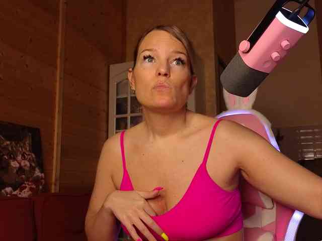 Findom_Lady_Shine webcam