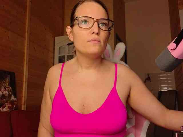 Findom_Lady_Shine webcam