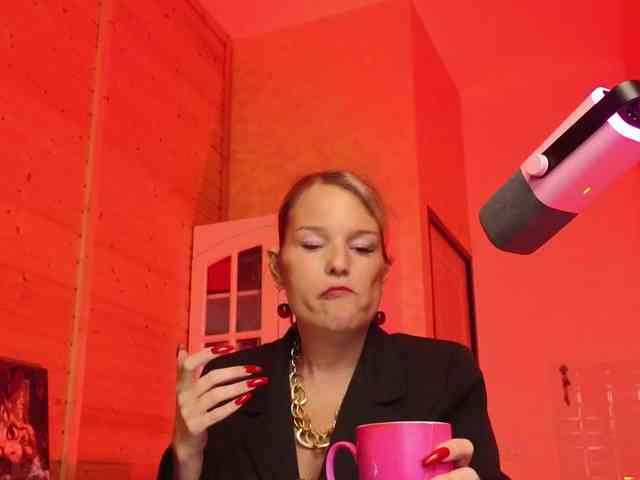 Findom_Lady_Shine webcam