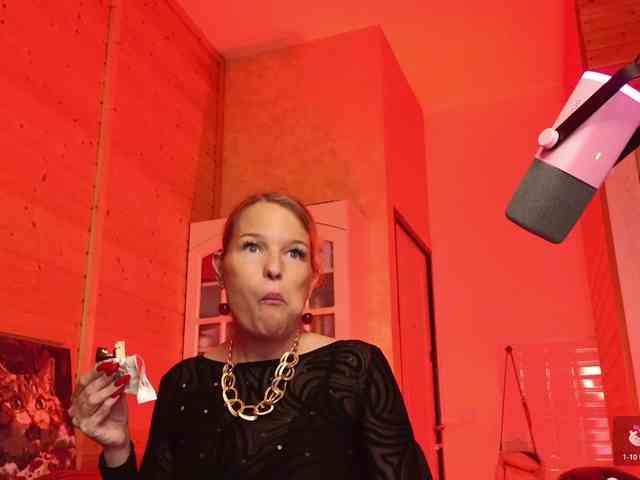 Findom_Lady_Shine webcam