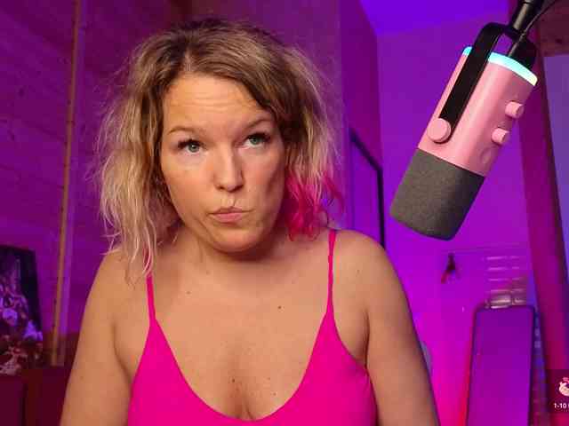 Findom_Lady_Shine webcam