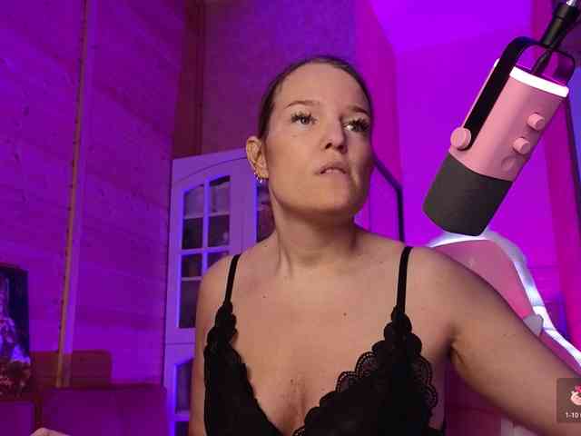 Findom_Lady_Shine webcam