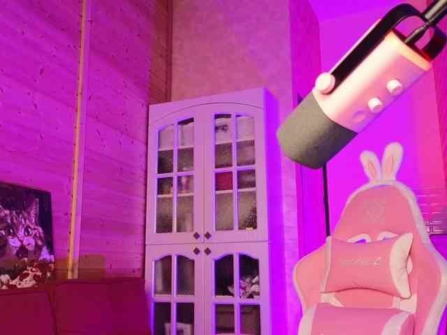 Findom_Lady_Shine webcam