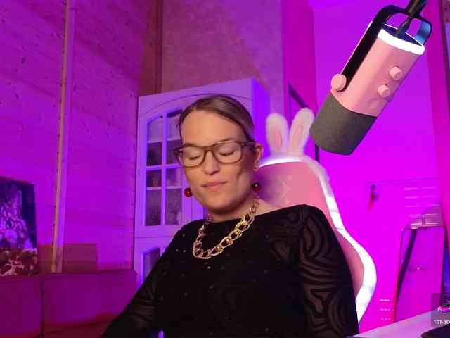 Findom_Lady_Shine webcam