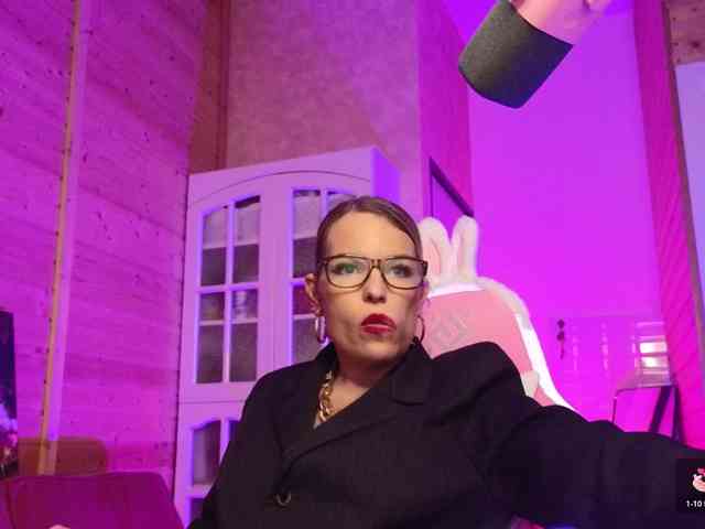 Findom_Lady_Shine webcam