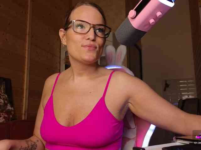 Findom_Lady_Shine webcam